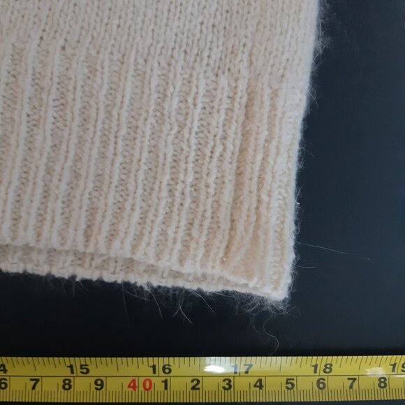 Bay Club SZ M Cream Silk, Angora Rabbit, Nylon & Lambswool Turtleneck Sweater - Picture 11 of 16